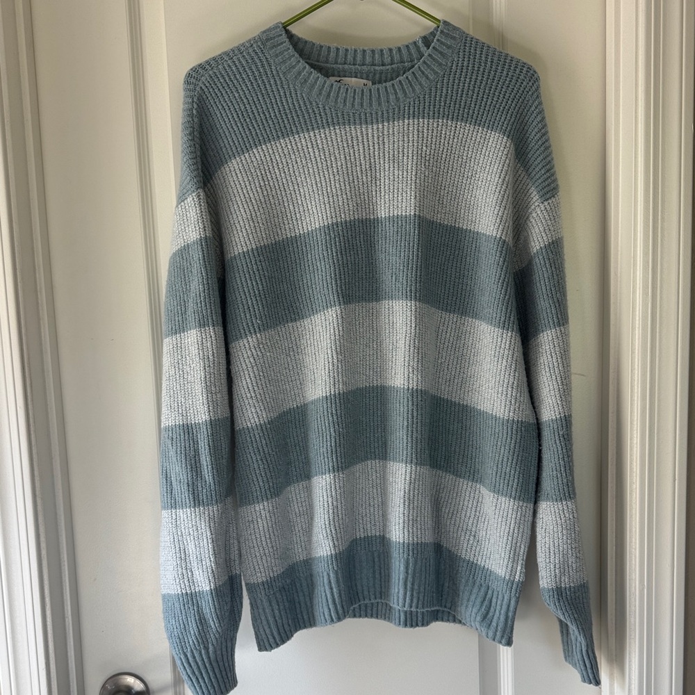 Hollister Women's Crewneck Sweater in Blue and White / J23